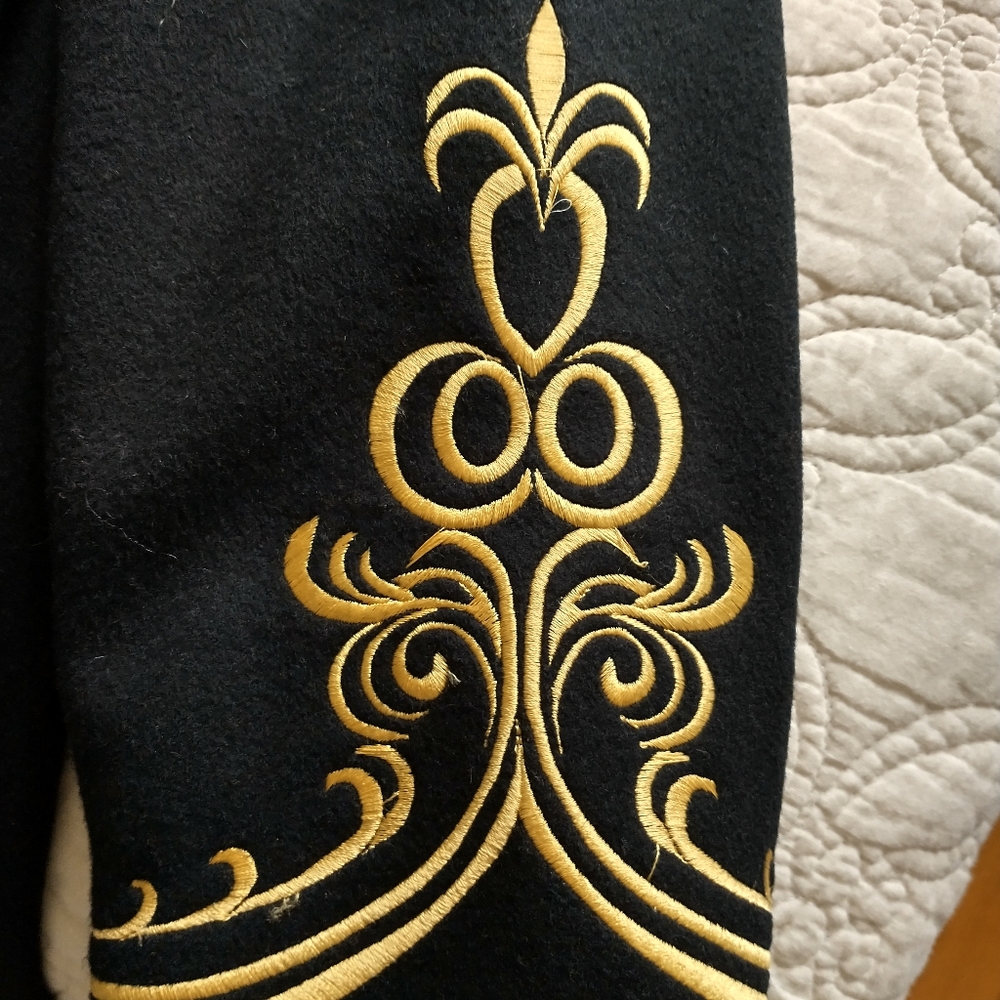 Coat - Picture 2 of 4